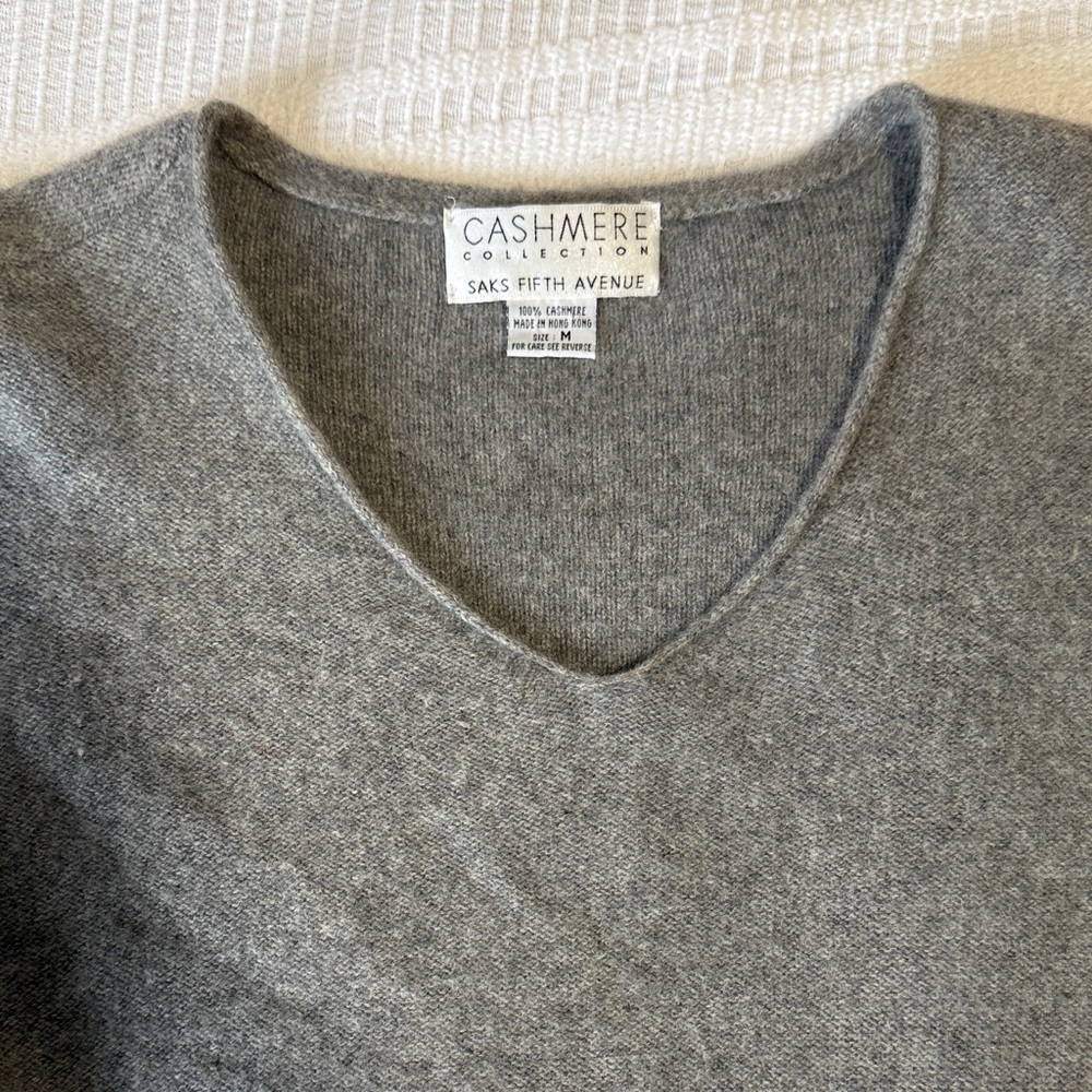 Saks Fifth Avenue V-Neck Gray Sweater